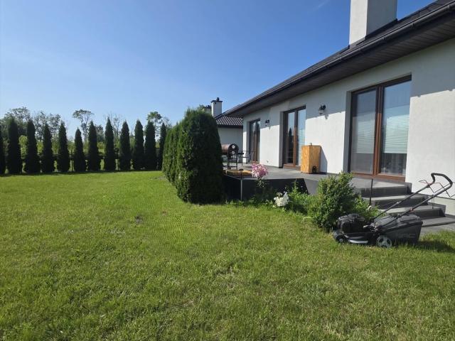 Do sprzedania dom 100 m² z garażem i ogrodem w Seroki Parcela