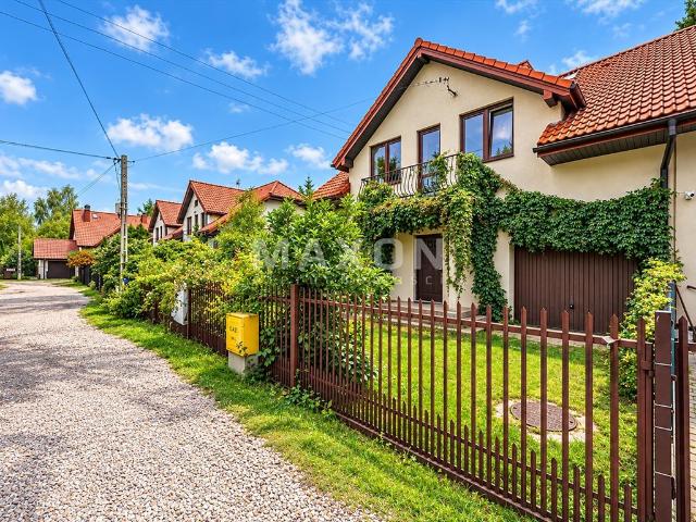 Do sprzedania dom 142 m² z garażem w Legionowie