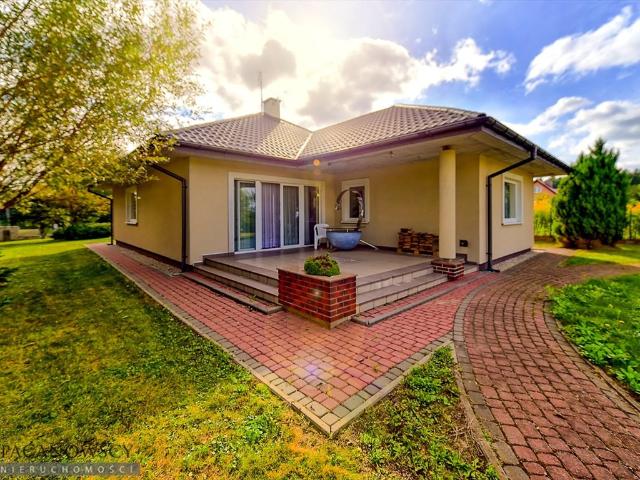 Do sprzedania dom 145 m² z kominkiem i dużym ogrodem