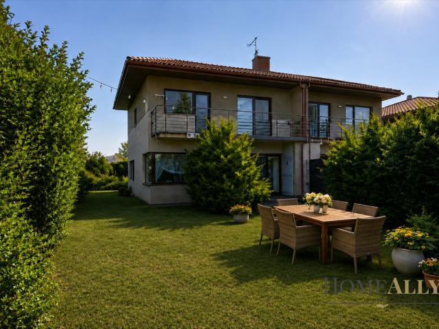 Do sprzedania dom 146 m² z ogrodem w Łomiankach