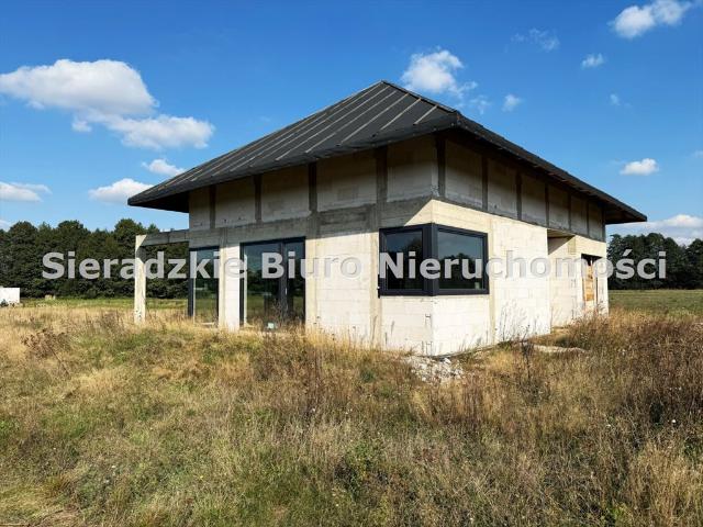 Do sprzedania dom w stanie surowym zamkniętym 145 m² w Strobinie