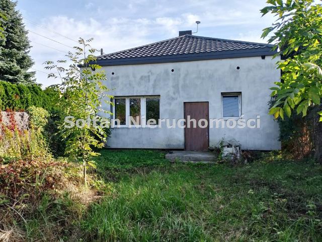 Do sprzedania dom z potencjałem na 489 m² w Warszawie