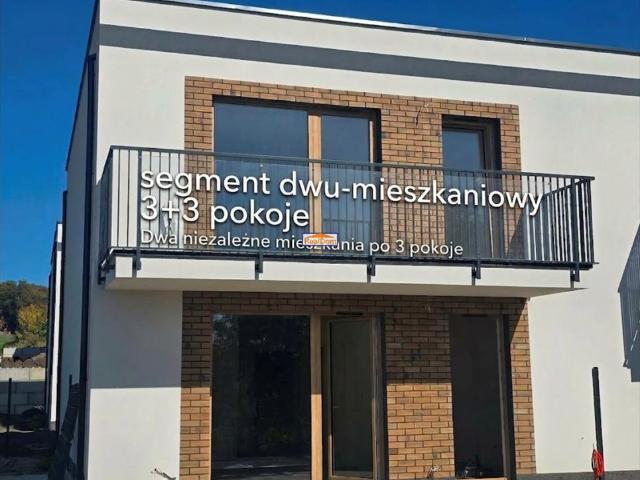 Do sprzedania dom z 2 mieszkaniami, ogródkiem i tarasem