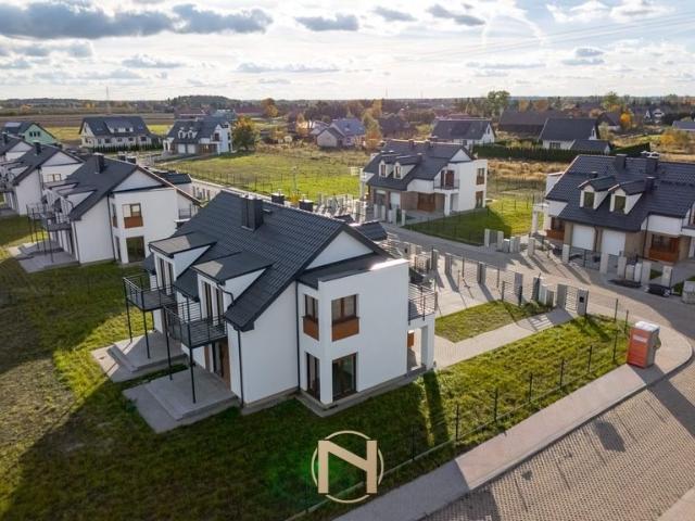 Do sprzedania dom bliźniaczy 124 m² z tarasami i garażem