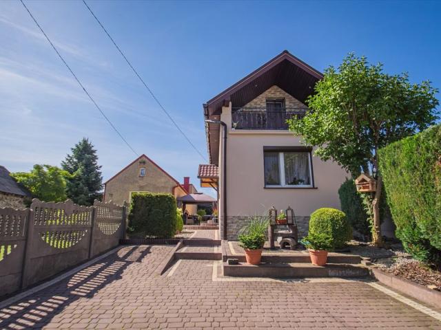 Do sprzedania dom po remoncie 147 m² z dużą działką 1000 m²