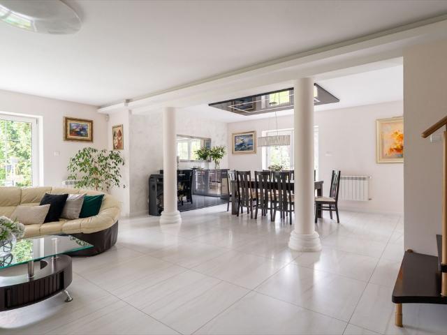 Do sprzedania elegancki dom 190 m² z ogrodem w Paprotni