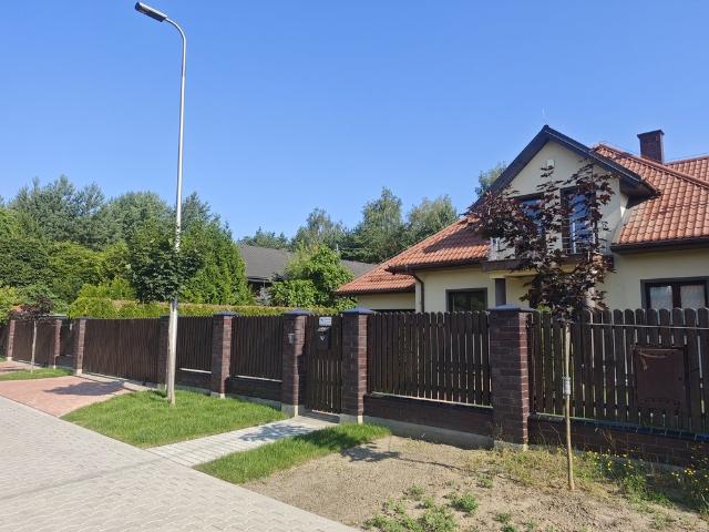 Do sprzedania elegancki dom 270 m² w Marianowie z garażem i ogrodem