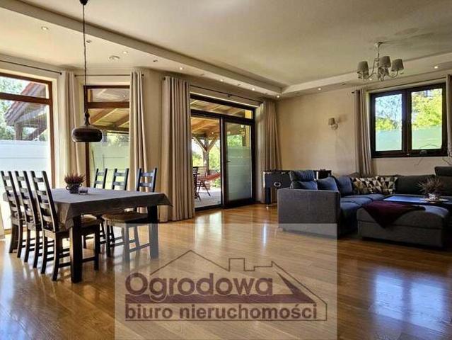 Do sprzedania energooszczędny dom 267 m² z tarasem 53 m² w Łomiankach
