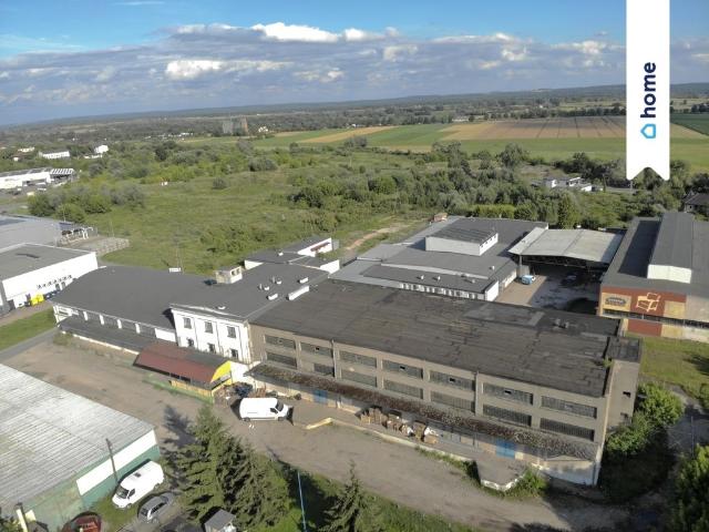 Do sprzedania hala 1500 m² w Świeciu z dużym parkingiem