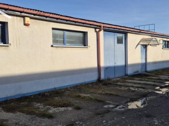 Do sprzedania hala magazynowa 372 m² z biurami i monitoringiem