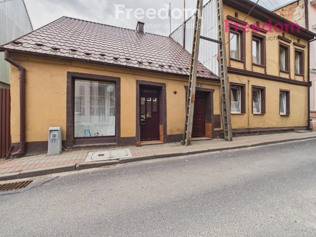 Do sprzedania kamienica 371 m² z lokalem i garażami w Łobżenicy