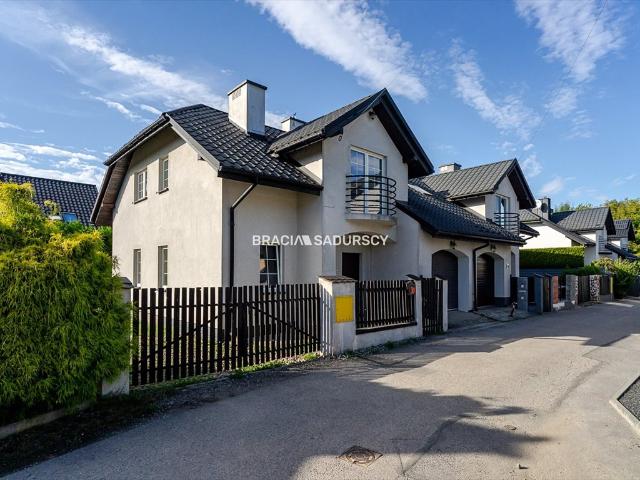 Do sprzedania komfortowy dom bliźniaczy 150 m² w Niepołomicach