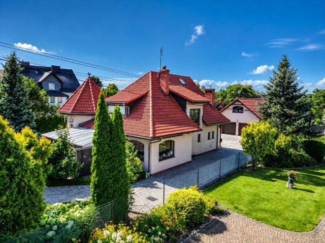 Do sprzedania komfortowy dom 132 m² z garażem na 2040 m² działce