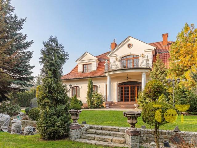 Do sprzedania luksusowa rezydencja 558 m² z domem gościnnym w Warszawie