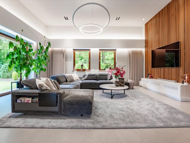 Do sprzedania luksusowy dom 268 m² z widokiem na starodrzew