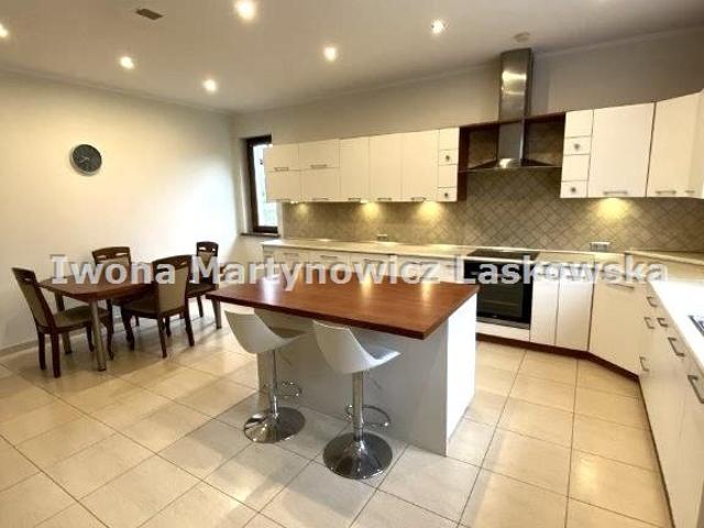 Do sprzedania luksusowy dom 280 m² pod lasem w Miłosnej