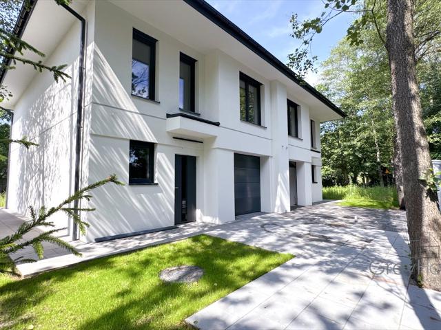 Do sprzedania przestronny bliźniak 132 m² z ogródkiem w Wawrze