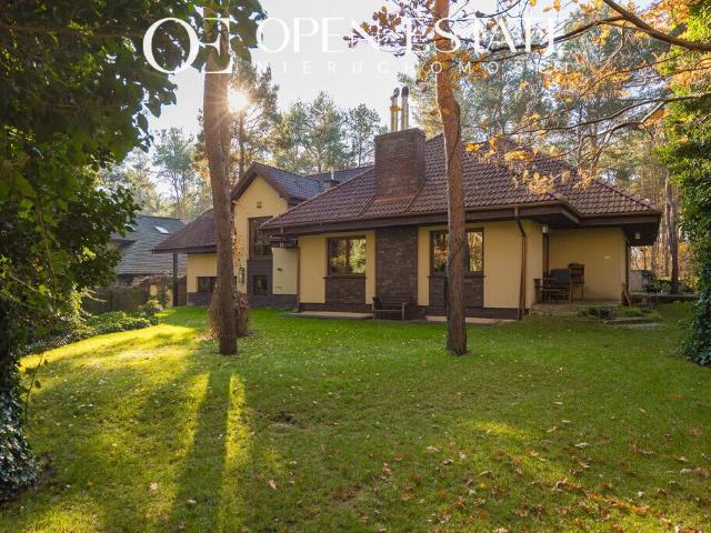 Do sprzedania przestronny dom 460 m² z ogrodem w Legionowie
