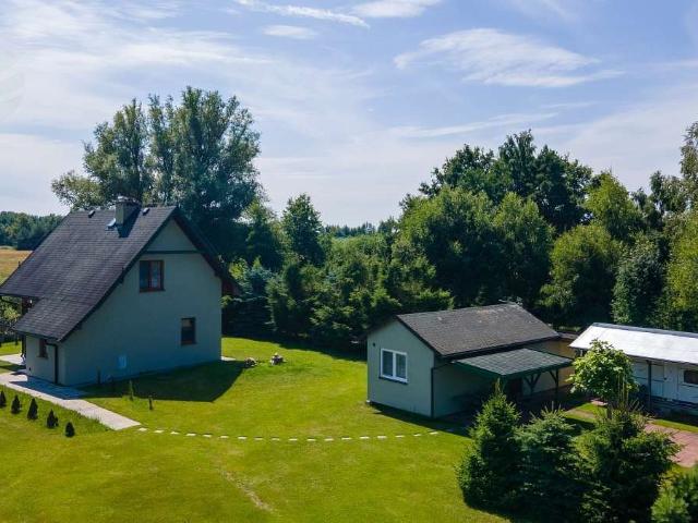 Przestronny dom z garażem i działką 4 149 m²