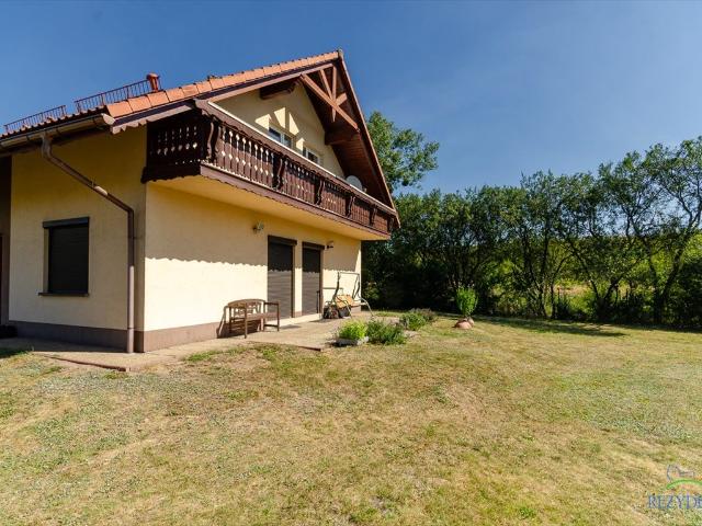 Do sprzedania przestronny dom 118 m² z dużą działką i budynkiem gospodarczym
