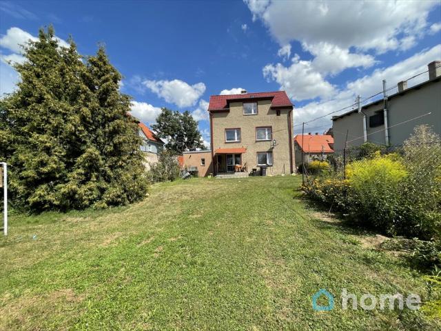 Do sprzedania przestronny dom 135 m² z dużą działką w Dzierżoniowie
