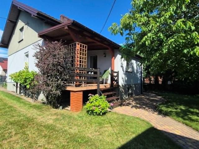 Do sprzedania przestronny dom 140 m² z dużą działką 2,71 ha w Szczytach