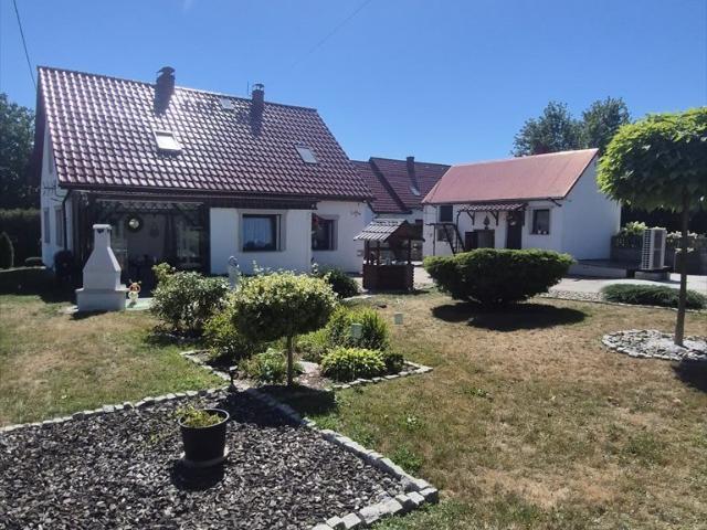 Do sprzedania przestronny dom 150 m² w Sierakowicach