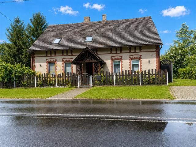 Do sprzedania przestronny dom 150 m² z dużą działką 1633 m²