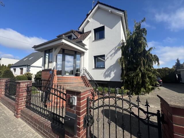 Do sprzedania przestronny dom 154 m² z garażem w Pniewach