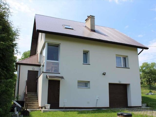 Do sprzedania przestronny dom 155 m² z dużą działką w Dąbrowicy