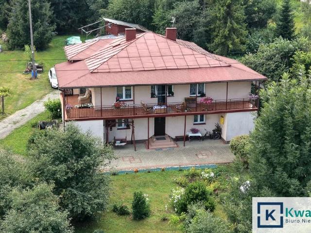 Do sprzedania przestronny dom 158 m² z dużą działką 55 arów w Zagórzu