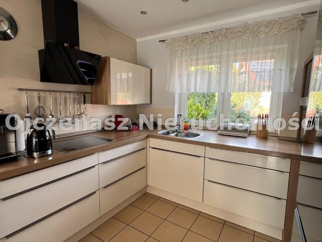 Do sprzedania przestronny dom 164 m² w Niemczu z garażem i tarasem
