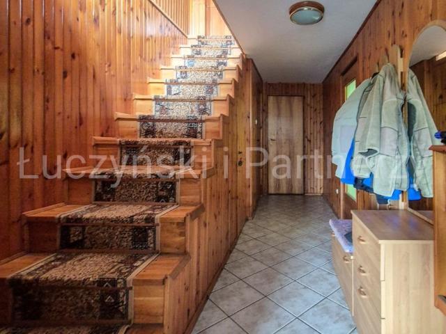 Do sprzedania przestronny dom 170 m² z garażem i ogrodem