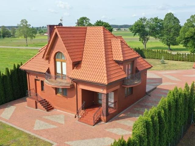 Do sprzedania przestronny dom 187 m² z garażem i tarasem