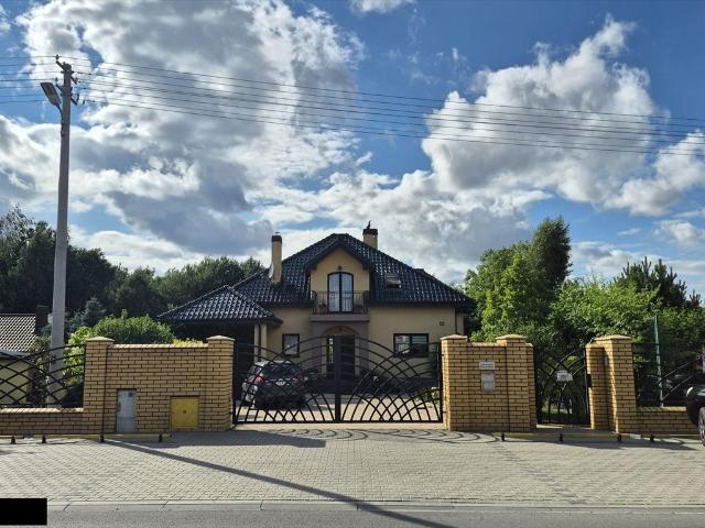 Do sprzedania przestronny dom 200 m² w Żółtaniec Kolonii