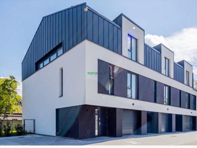 Do sprzedania przestronny dom 209 m² z garażem w Bielanach