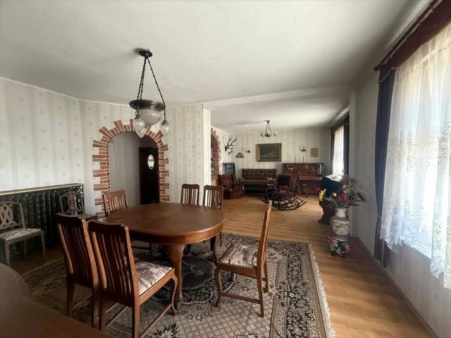 Do sprzedania przestronny dom 210 m² z potencjałem inwestycyjnym