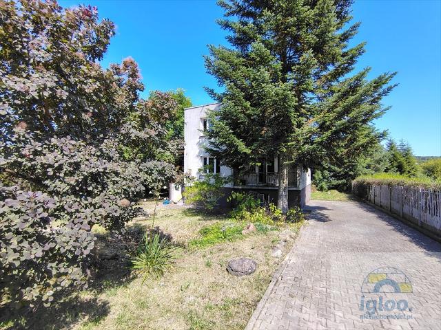 Do sprzedania przestronny dom 214 m² z dużą działką w Kielcach