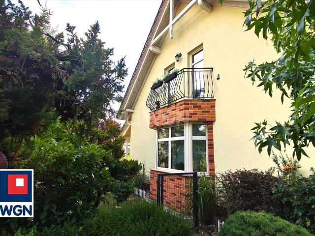 Do sprzedania przestronny dom 220 m² w spokojnych Krzykach