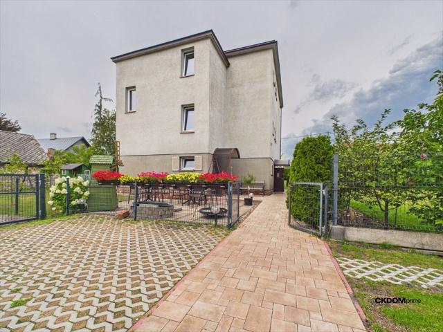 Do sprzedania przestronny dom 220 m² z ogrodem w Zgórsku