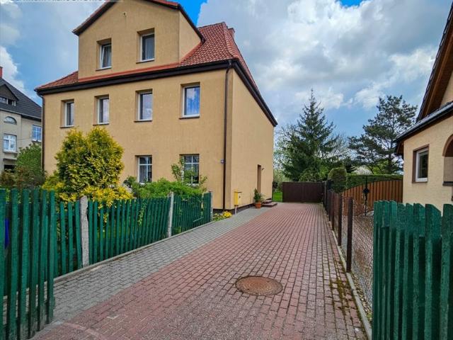 Do sprzedania przestronny dom 223 m² z ogrodem w Złotowie