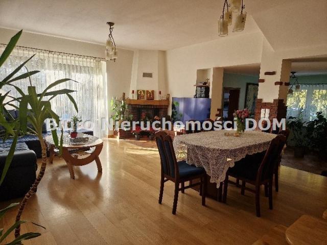 Do sprzedania przestronny dom 232 m² z ogrodem i tarasem