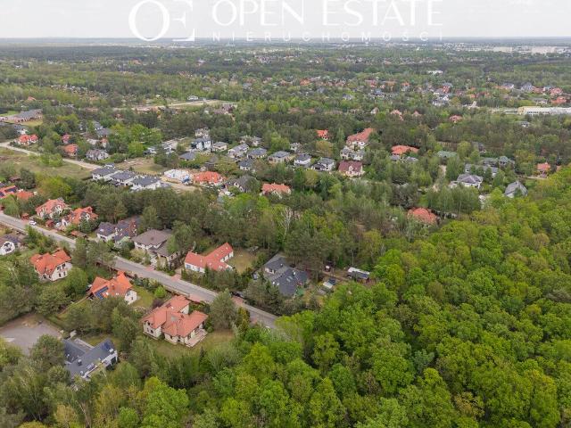 Do sprzedania przestronny dom 240 m² z dużą działką 2202 m² w Chotomowie