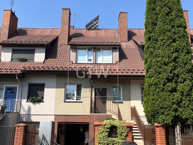 Do sprzedania przestronny dom 240 m² z garażem w Grójcu