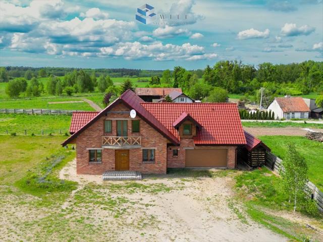 Do sprzedania przestronny dom 245 m² z dużą działką i potencjałem inwestycyjnym