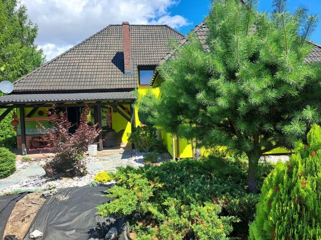 Do sprzedania przestronny dom 250 m² z ogrodem w Rakowie