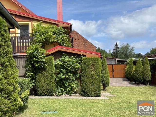 Do sprzedania przestronny dom 250 m² z rekreacją w Pogorzelicy