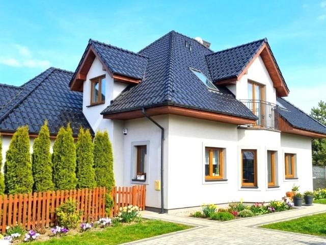 Do sprzedania przestronny dom 260 m² z 5 sypialniami i ogrodem