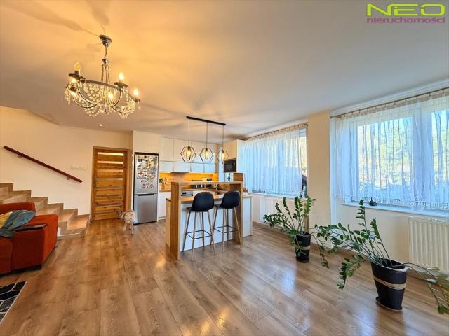 Do sprzedania przestronny dom 261 m² z ogrodem i garażem