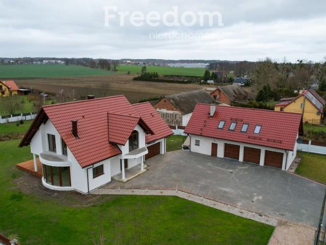 Do sprzedania przestronny dom 310 m² z garażem i SPA w Gołębiewie